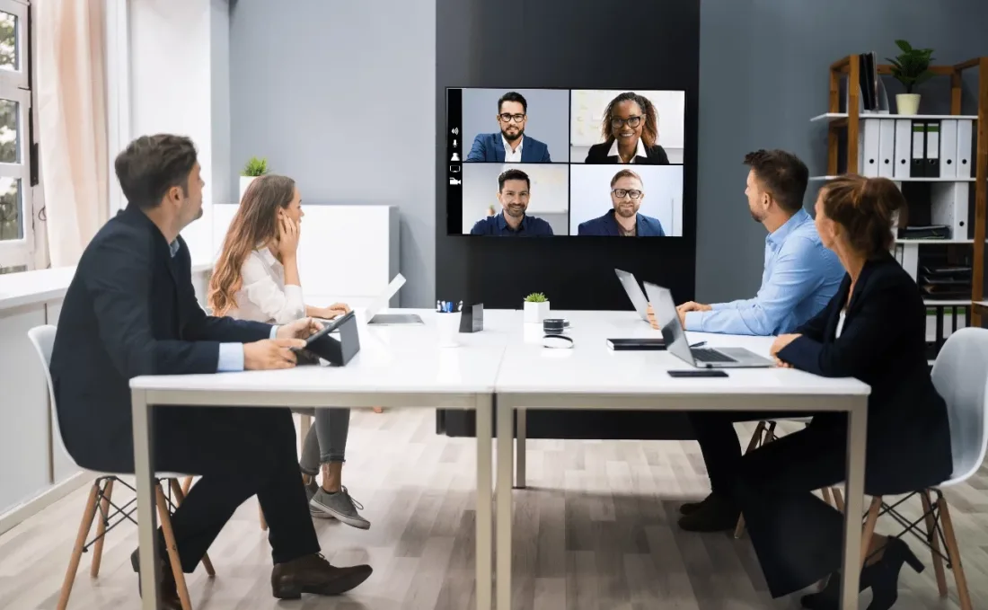 Travail hybride, utilisation d'outils technologiques pour évaluer la performance des collaborateurs