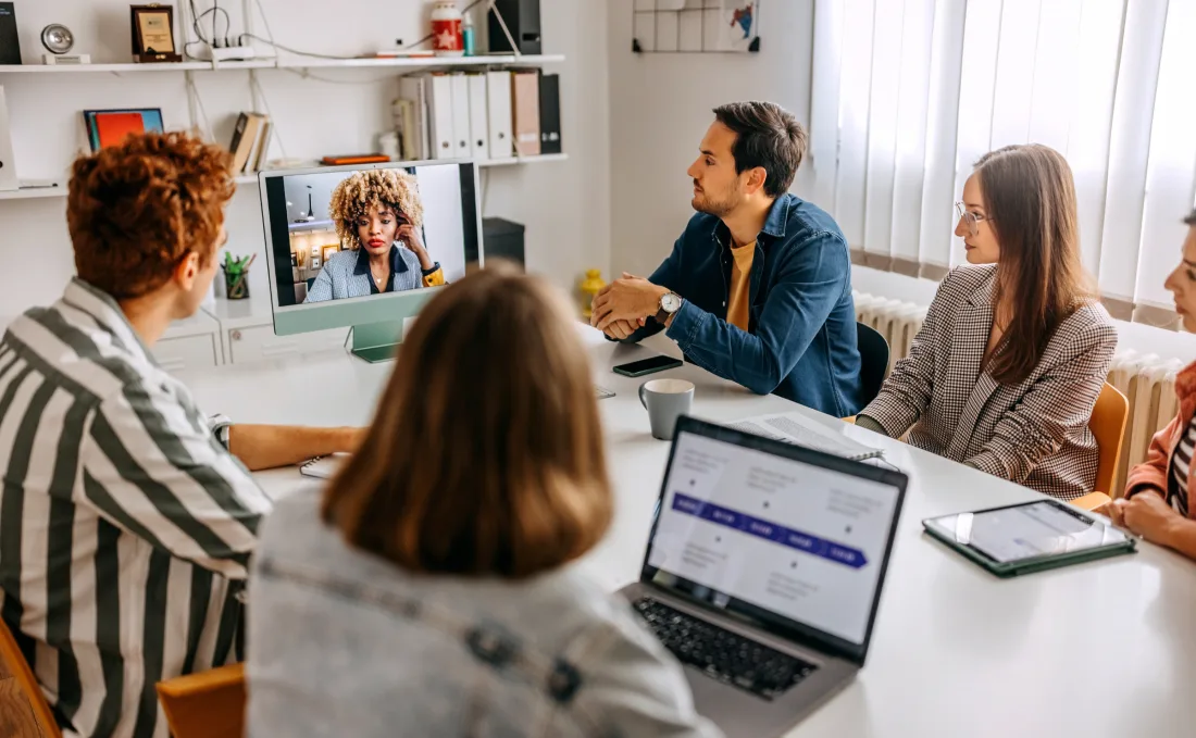 Travail hybride : comment concilier créativité et performance ?